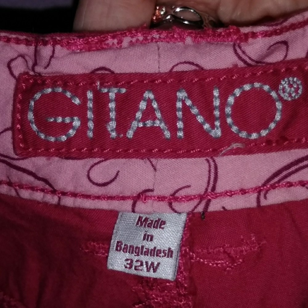 Gitano Raspberry Capri's 32W 🦃"2/$15 sale!!"